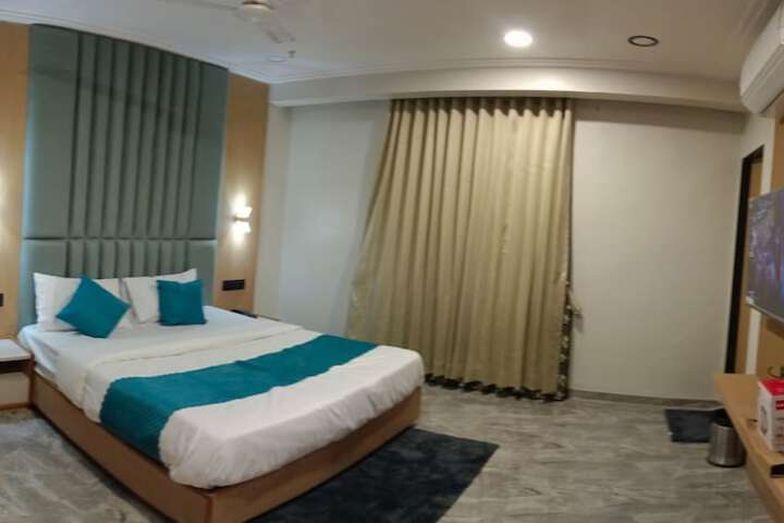 Room 12 of 26