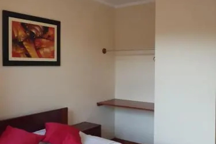 Room 4 of 16