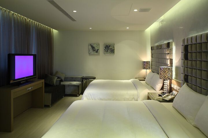 Room 8 of 15
