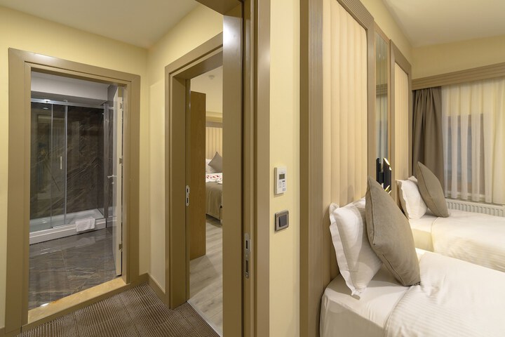 Room 8 of 43