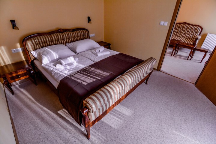 Room 6 of 48