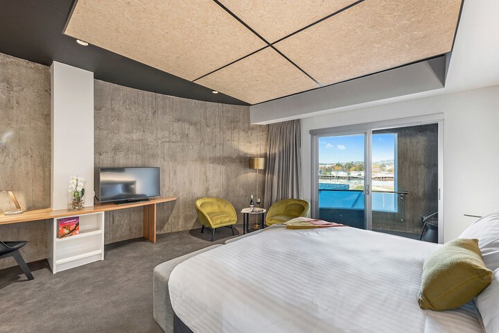 Room 45 of 148