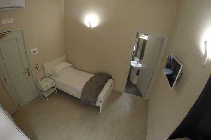 Room 2 of 96