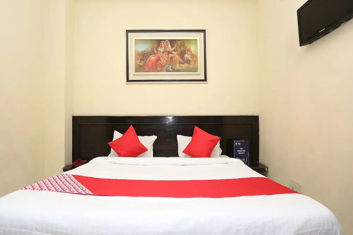 Room 3 of 18