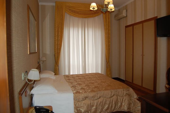 Room 9 of 87