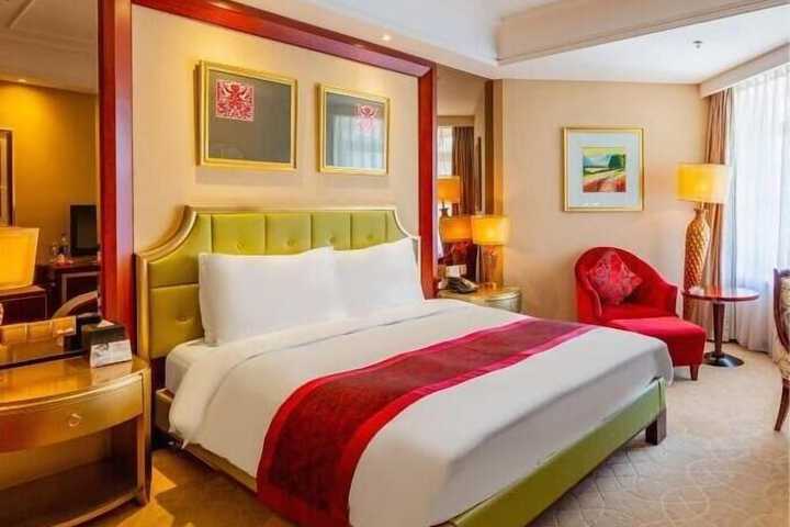 Room 16 of 28