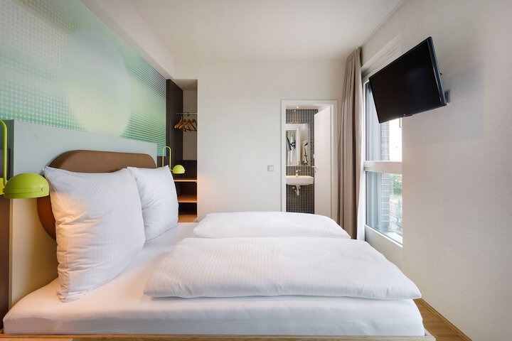 Room 10 of 51