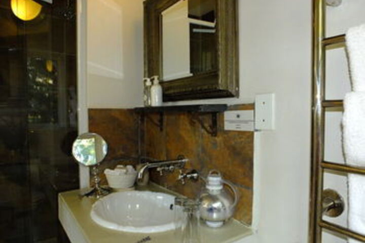 Room 2 of 75