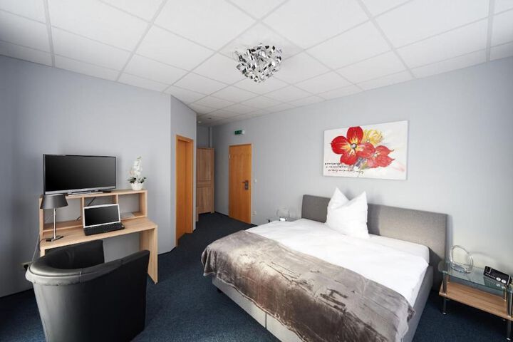 Room 9 of 37