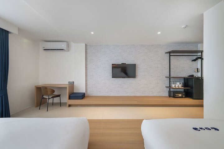 Room 27 of 106