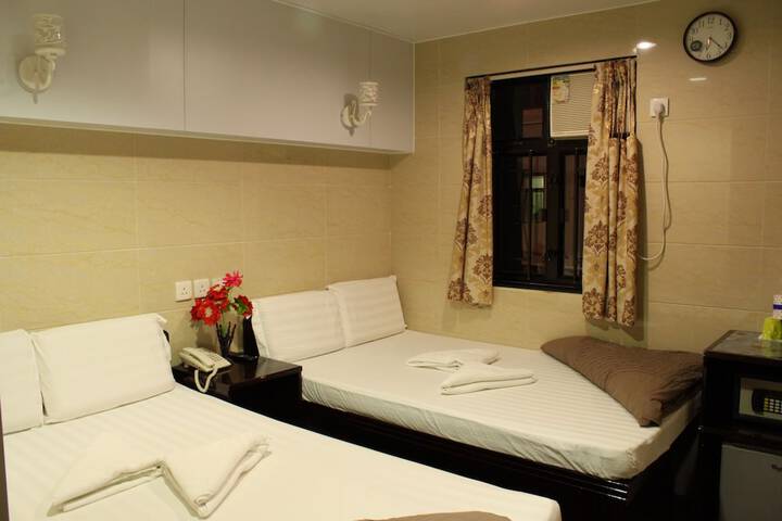 Room 9 of 42