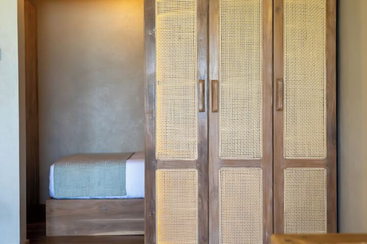 Room 84 of 222