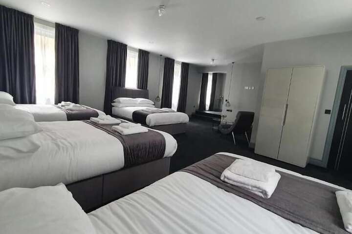 Room 11 of 22