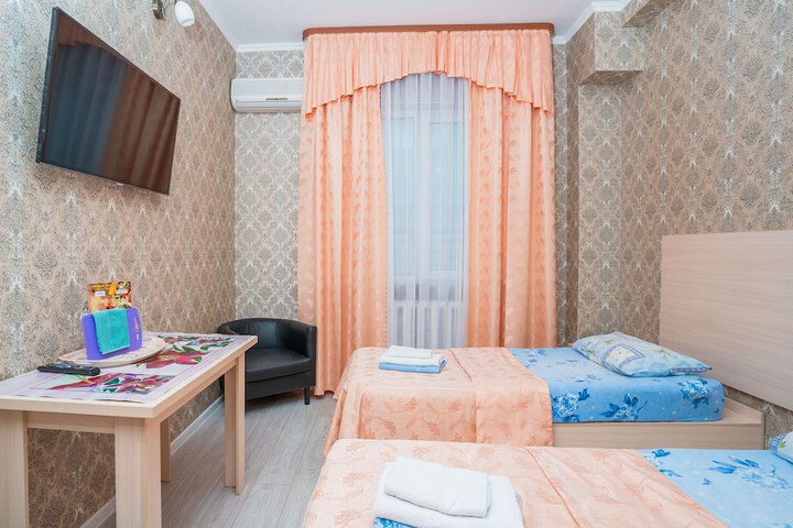Room 6 of 34