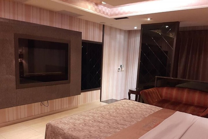 Room 10 of 39