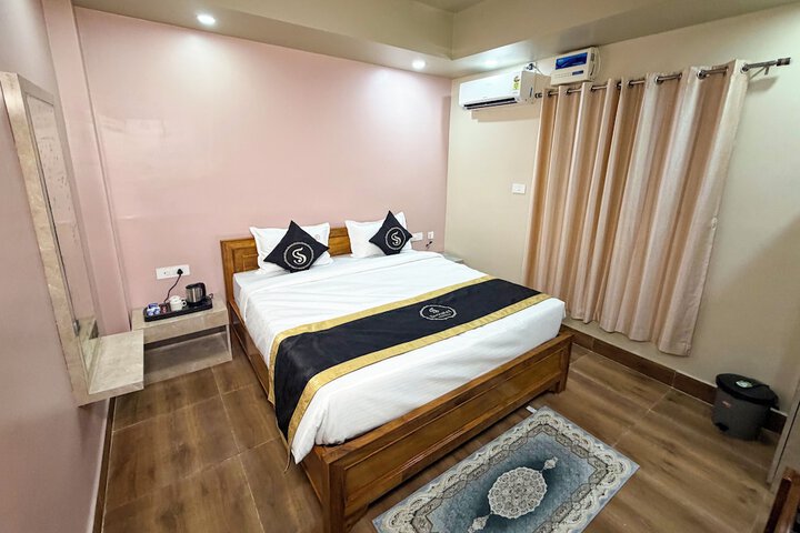 Room 9 of 33
