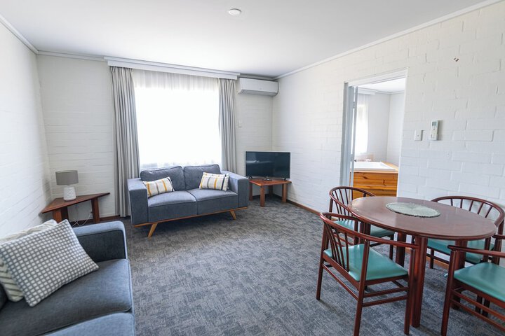 Room 12 of 33