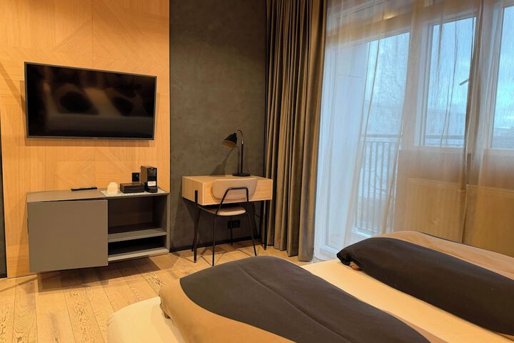 Room 42 of 76