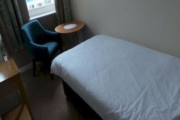 Room 8 of 18