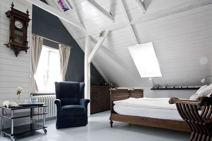 Room 12 of 68