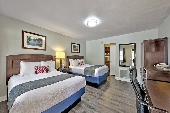 2 Queen Beds Jetted Tub (1 of 14)