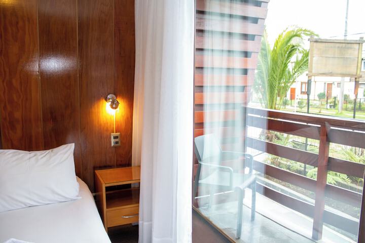 Room 4 of 77