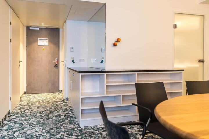 Room 34 of 93