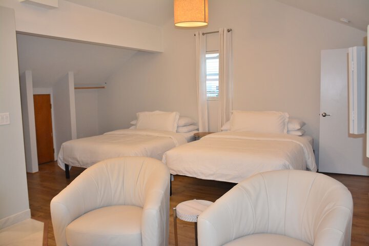 Room 6 of 236