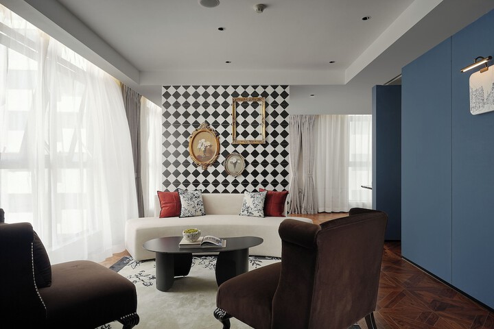 Room 4 of 96