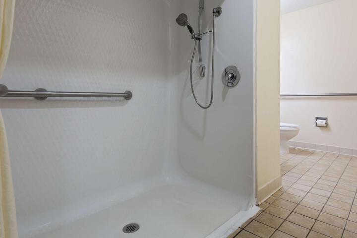 1 King Bed Microwave and Refrigerator WiFi Full Breakfast (8 of 9)