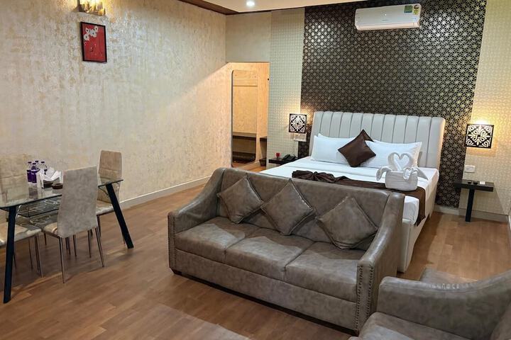 Room 10 of 20