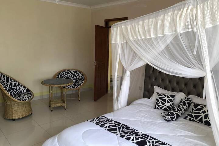 Room 7 of 16