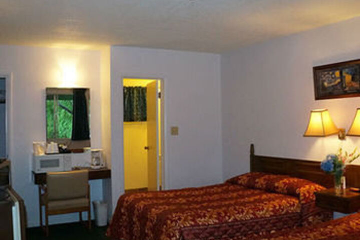 Room 12 of 16