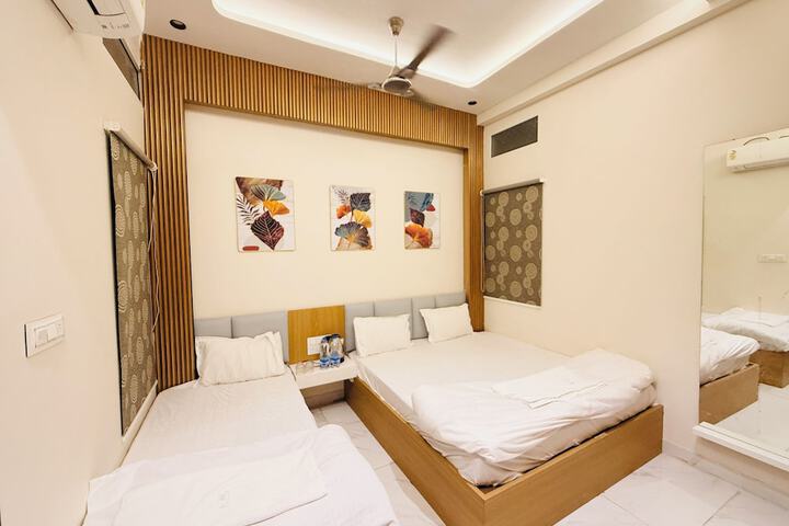 Room 9 of 37