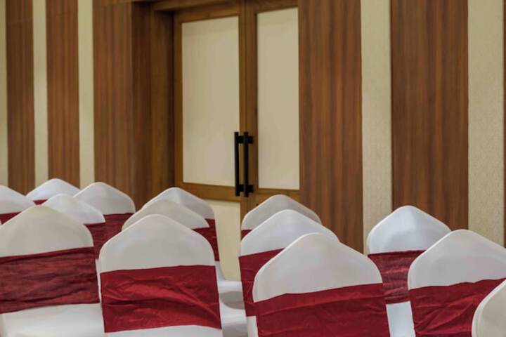 Ballroom/Hall 85 of 97