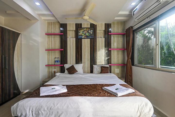 Room 13 of 32