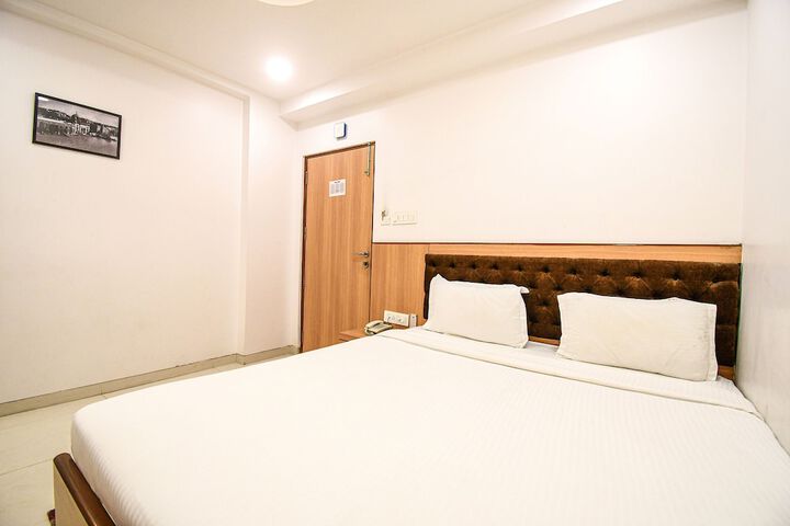 Room 17 of 34