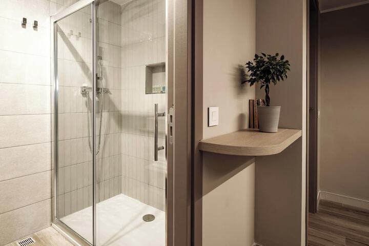 Room 10 of 14