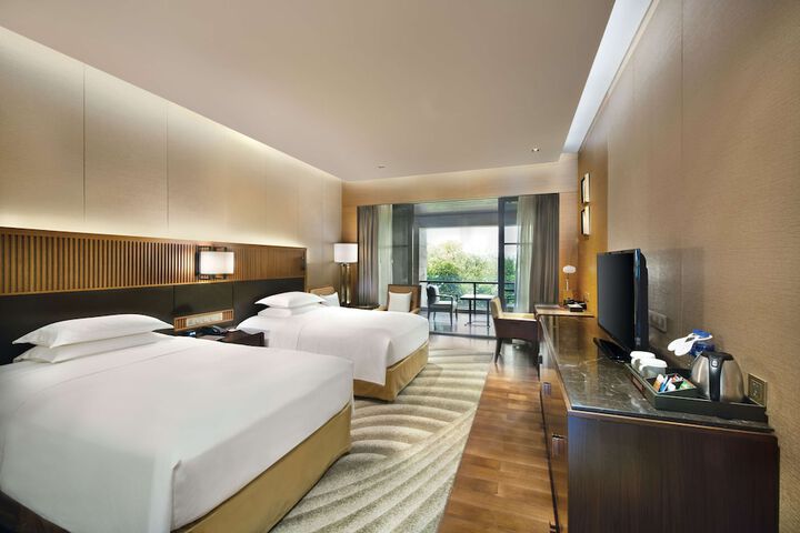 Room 19 of 90