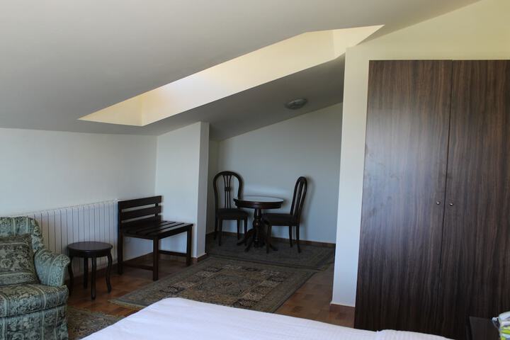Room 27 of 31