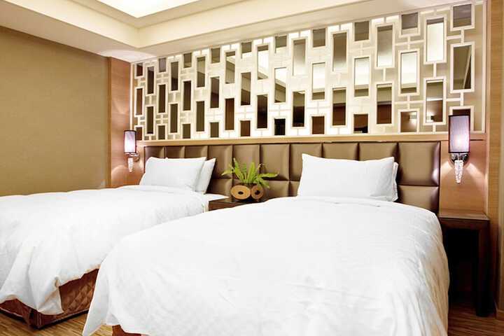 Room 8 of 15
