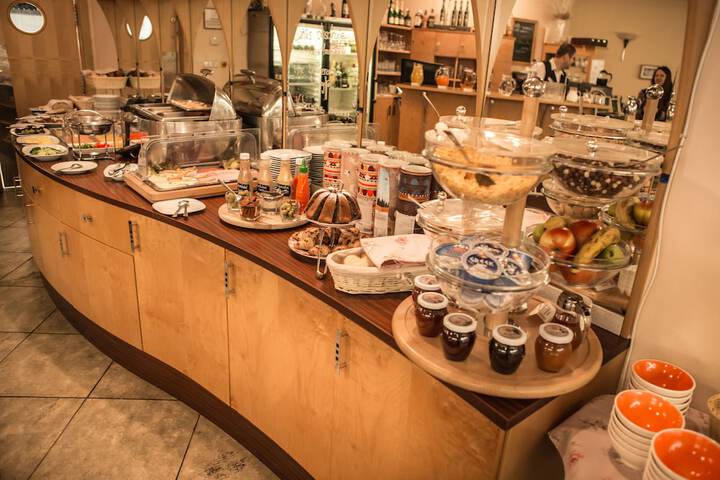 Breakfast/Coffee Service 82 of 102