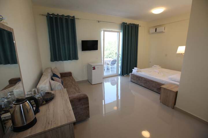 Room 9 of 156