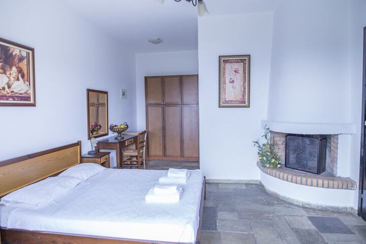Room 10 of 34