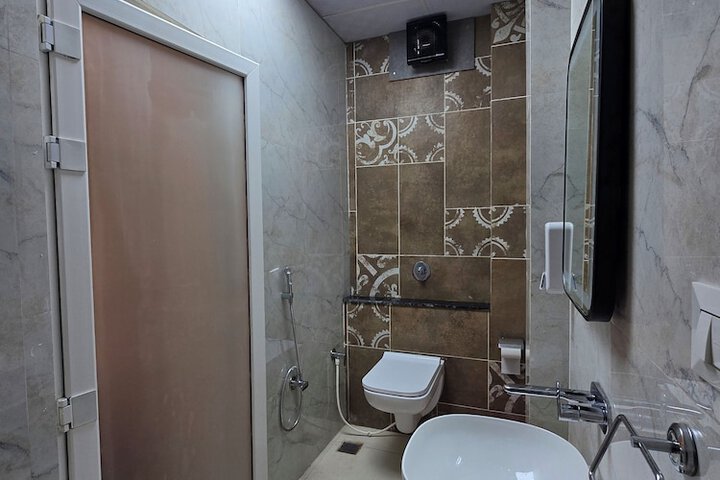Room 11 of 20