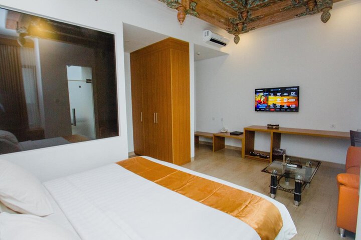 Room 8 of 43