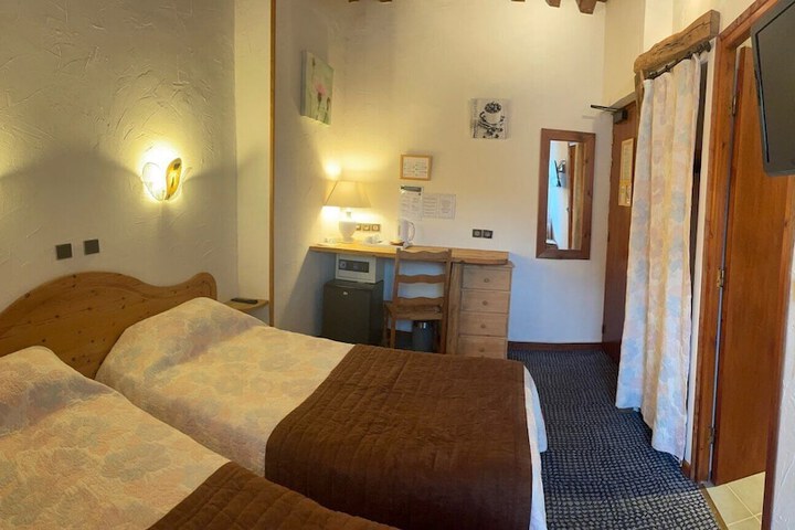 Room 13 of 42