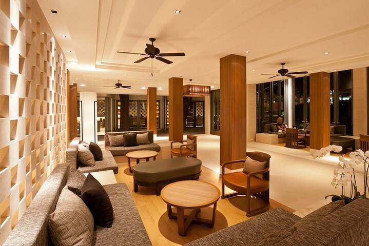 Entrance & Lobby