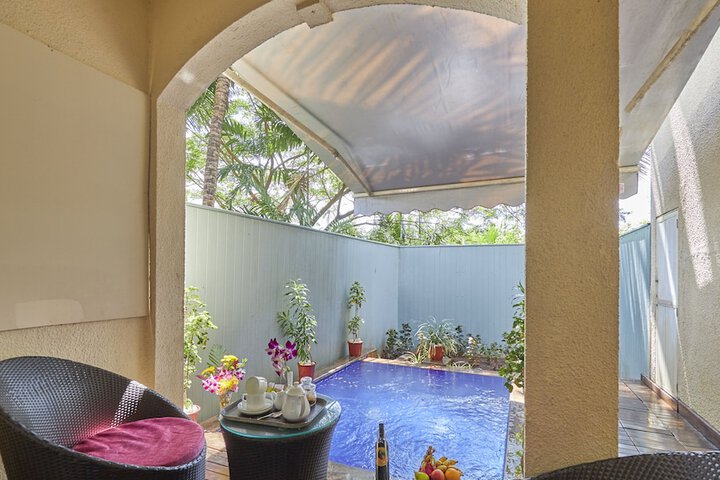 Hotel Pool