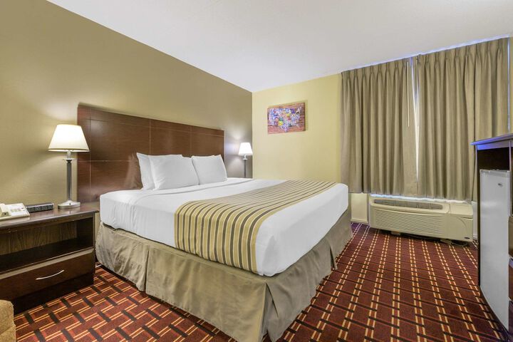 1 King Bed (4 of 13)